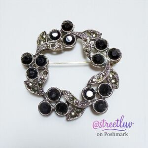 Vintage 1928 Jewelry Co. Wreath Brooch